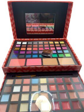 All-In-One Makeup Palette With Eyeshadow Blush Lip Colors & Mirror - Heart Desig